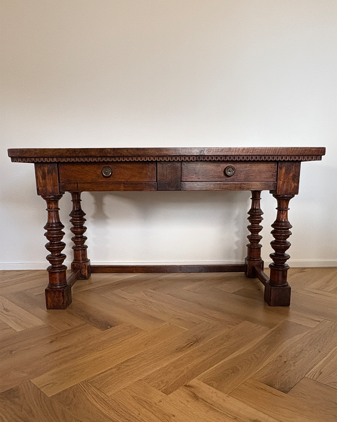 18th century walnut side table – Italy