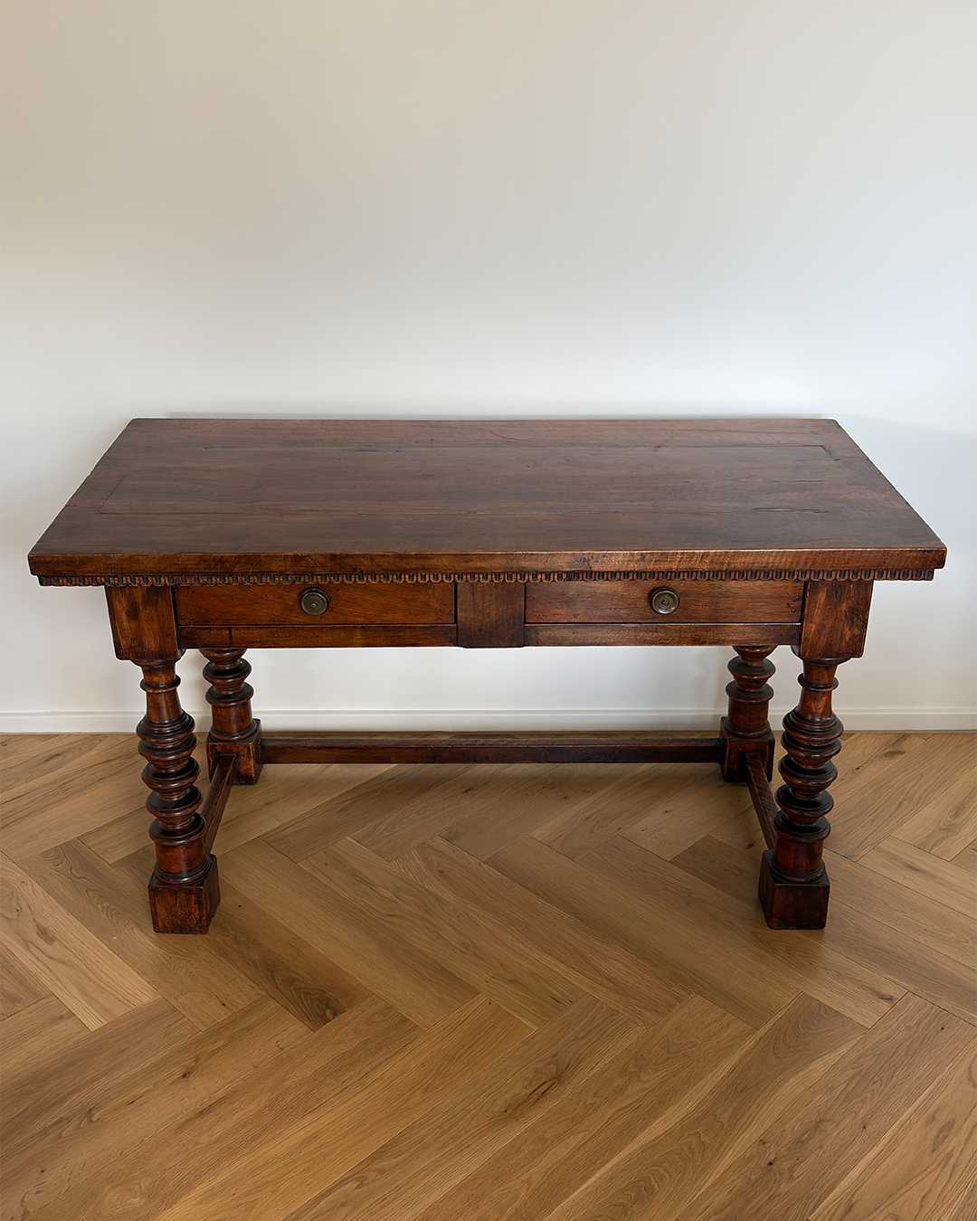 18th century walnut side table – Italy
