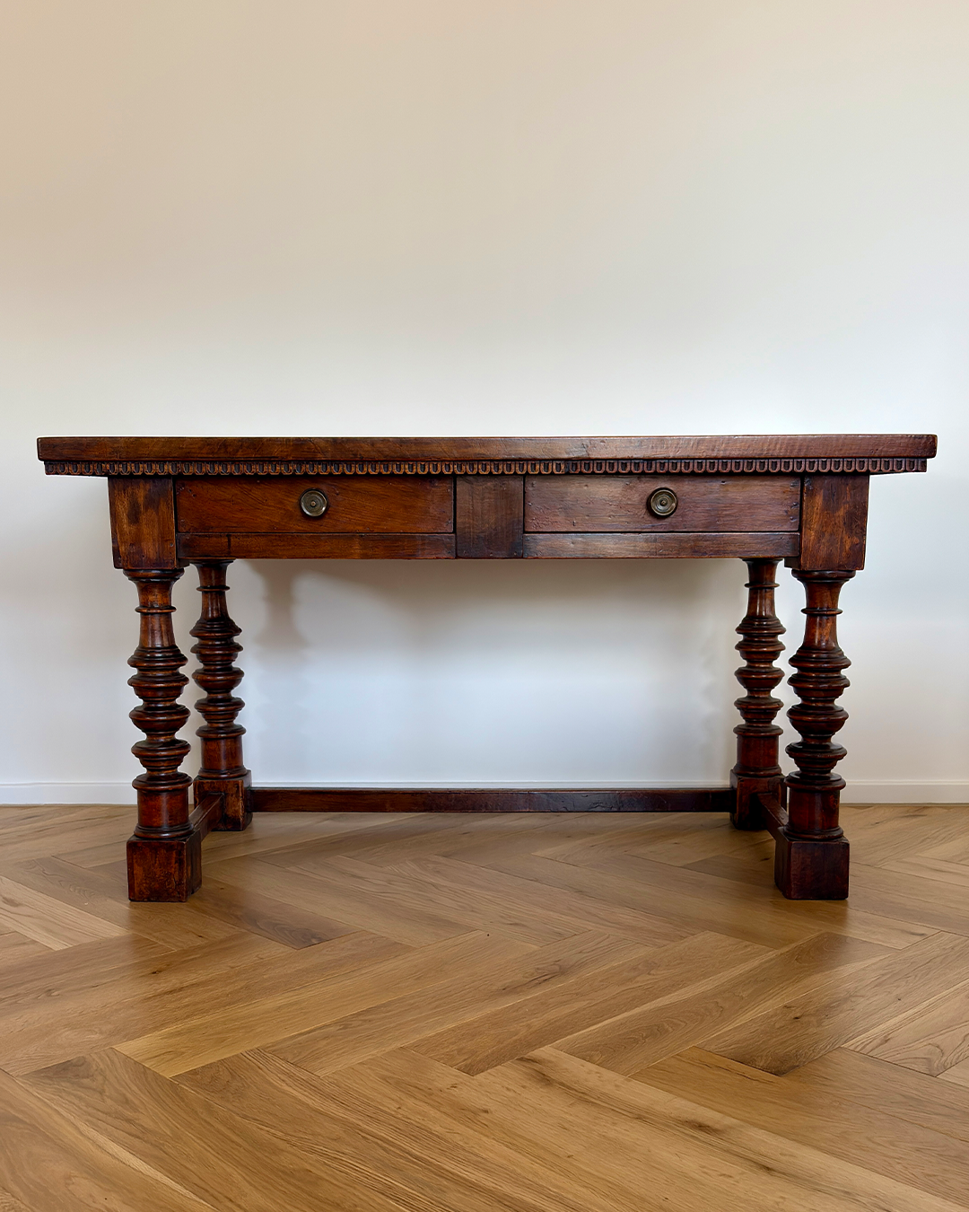 18th century walnut side table – Italy