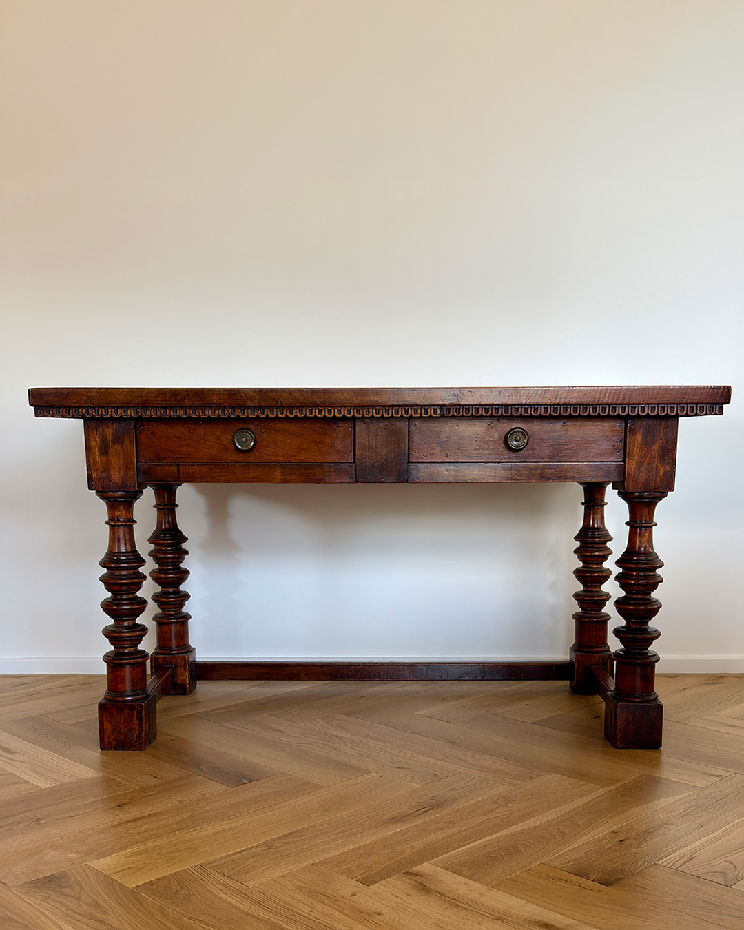 18th century walnut side table – Italy