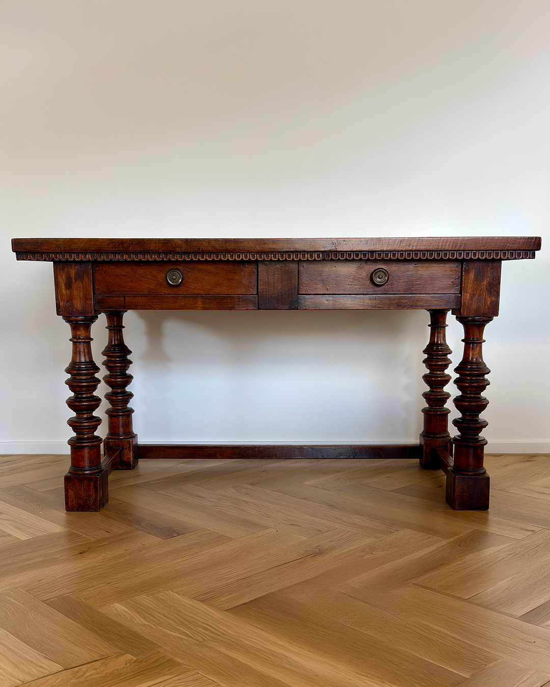 18th century walnut side table – Italy
