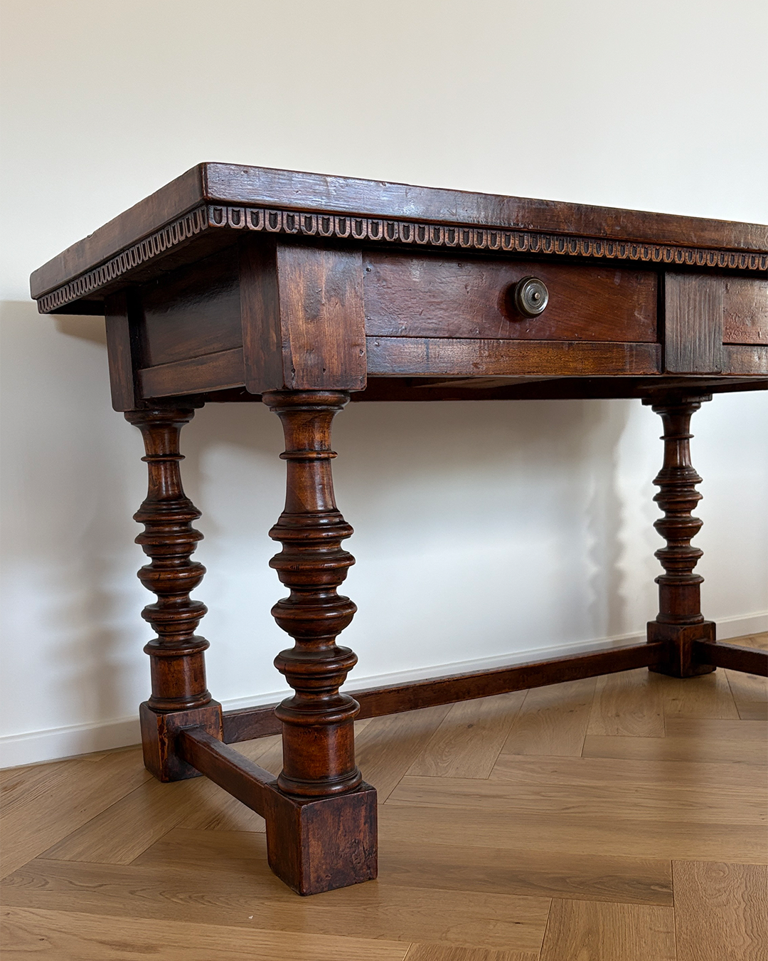 18th century walnut side table – Italy