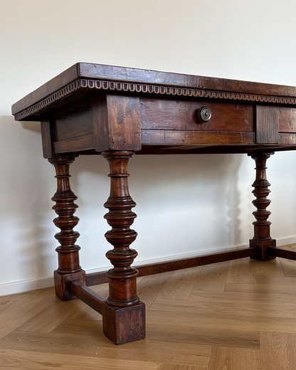 18th century walnut side table – Italy