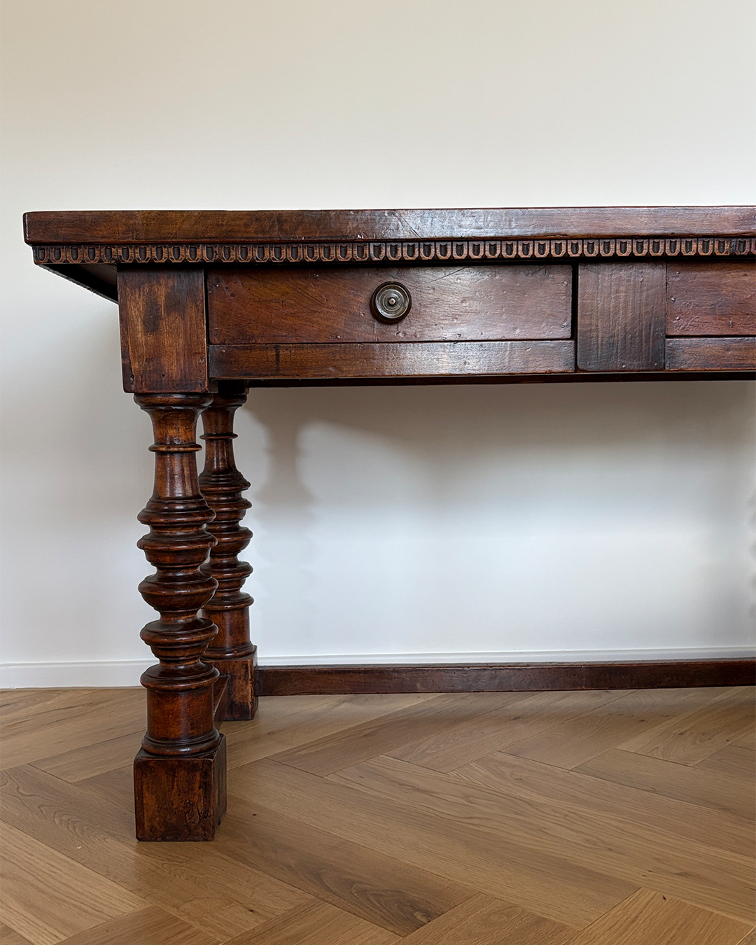 18th century walnut side table – Italy